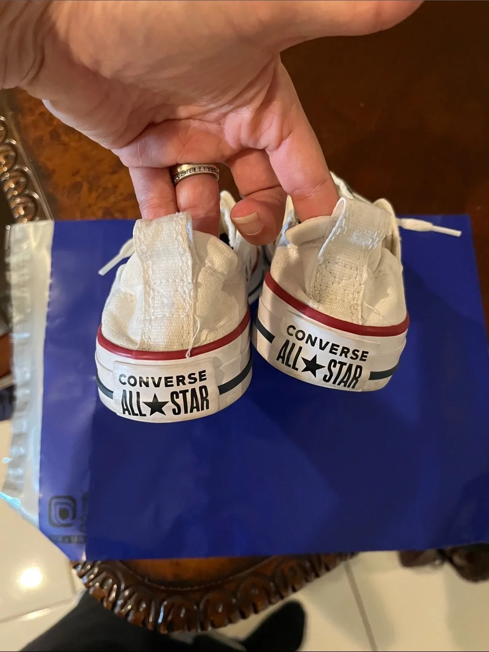 Converse Ladies White Canvas Shorelines Slip-On Sneakers with Red Trim sz 5 - Picture 5 of 6